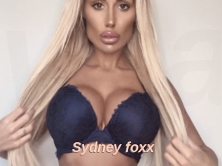 Sydney_foxx